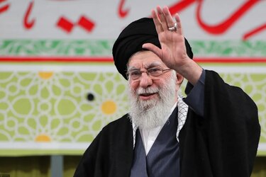 La televisión pública iraní confirma la muerte del ayatolá Ali Jameneí