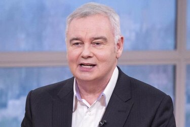 Investigan afirmaciones de un presentador británico sobre la teoría de la conspiración y el Covid-19