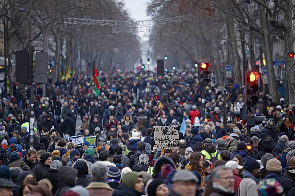 Protestas masivas en Francia contra reforma de pensiones