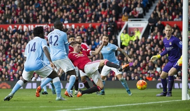 Manchester City sigue líder tras empatar con el United