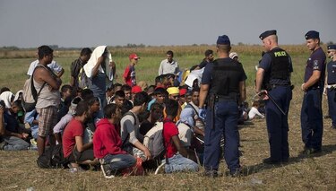 Hungría concluye el tendido de la valla alambrada en su frontera con Serbia