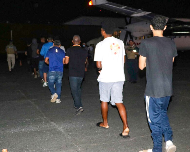 Panamá realiza primer vuelo masivo de deportación y expulsión de ciudadanos colombianos en 2025