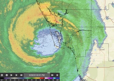El poderoso huracán Ian sigue ‘atacando’ la Florida y se dirige al centro con categoría 3