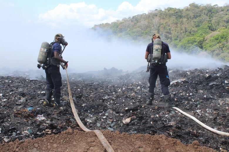 Desafíos en personal, uniformes y seguros afectan a los bomberos