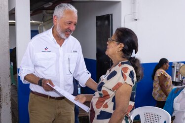 Canal de Panamá entrega títulos de propiedad a 230 familias de la cuenca