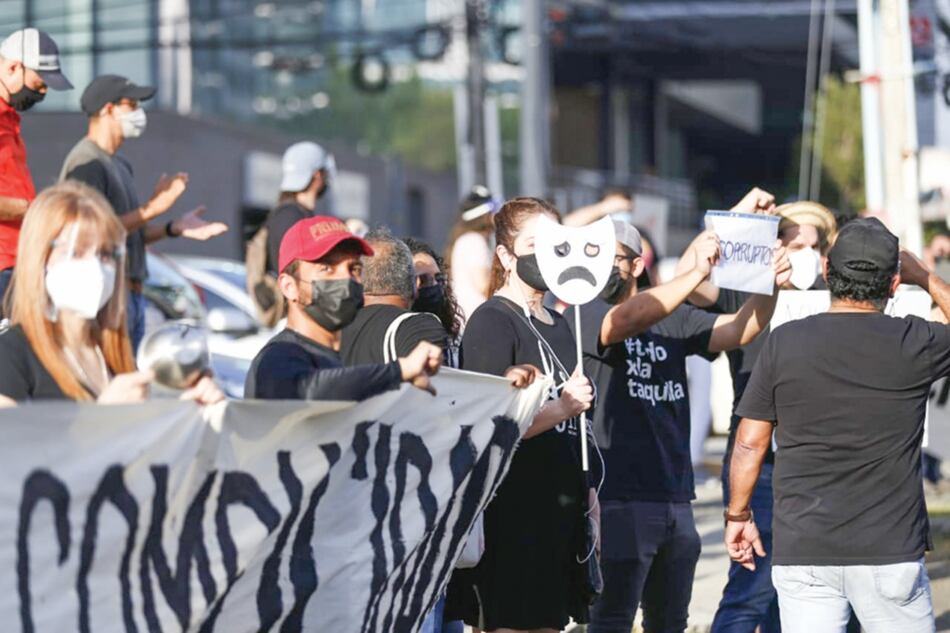 Los contratos que enredan la gestión de MiCultura