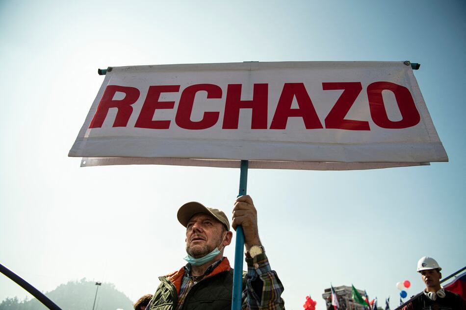 Propaganda electoral con trabajador sexual baleado causa polémica en Chile