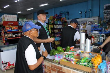 Moscas, telarañas, ceviches de dudosa procedencia y hasta ibuprofeno; tras operativo de Salud en San Miguelito