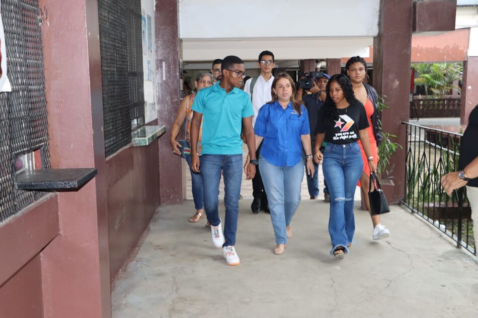 Estudiantes del Moscote estarán vigilantes de todas las reparaciones pendientes a la escuela