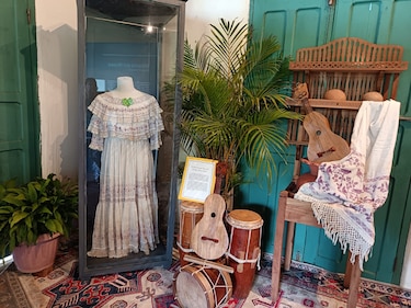 Una joya del siglo XIX: la antigua pollera que permanece expuesta en el Museo Manuel F. Zárate