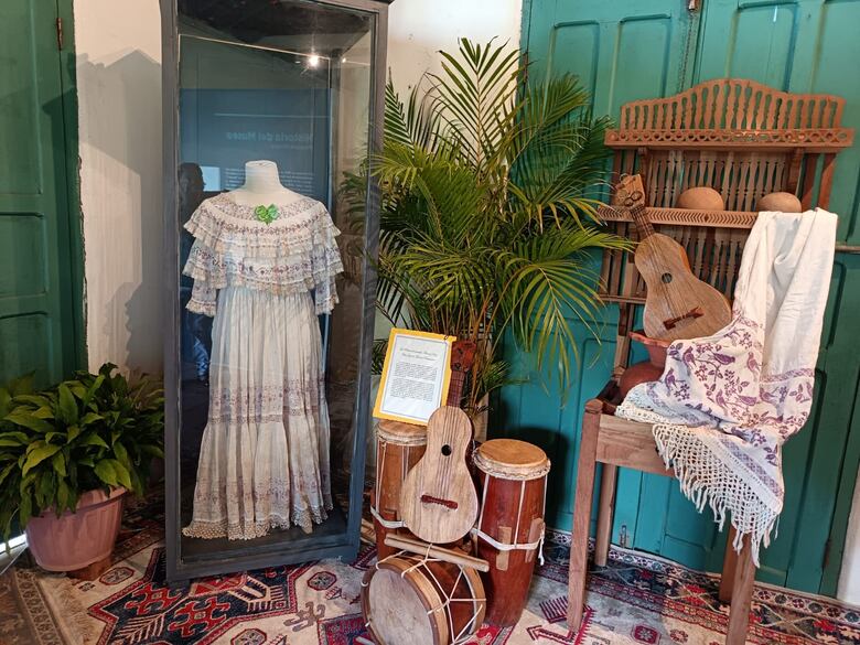 Una joya del siglo XIX: la antigua pollera que permanece expuesta en el Museo Manuel F. Zárate