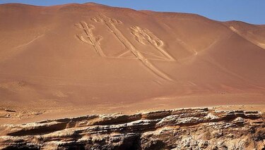 Dañan el Candelabro de Paracas, un geoglifo de 2,500 años
