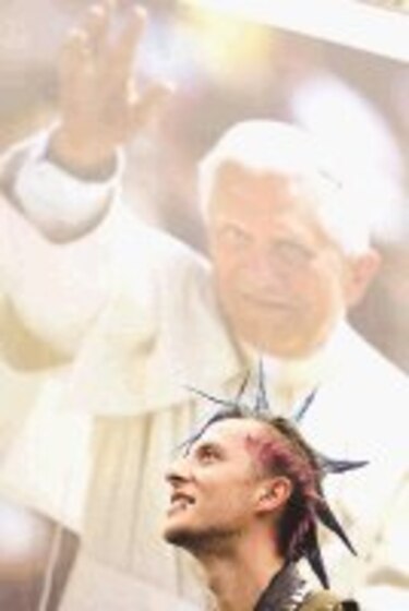 Del estruendo al sigilo papal