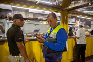 Detectan a 22 extranjeros laborando sin permiso de trabajo en comercios de la capital