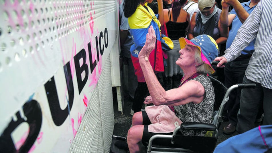 Abuelos desafían al presidente Nicolás Maduro