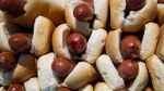 Hombre rompe récord al comer 70 hot dogs en concurso
