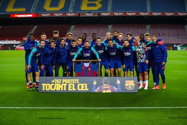 Messi homenajeado como el jugador con más partidos con el Barcelona