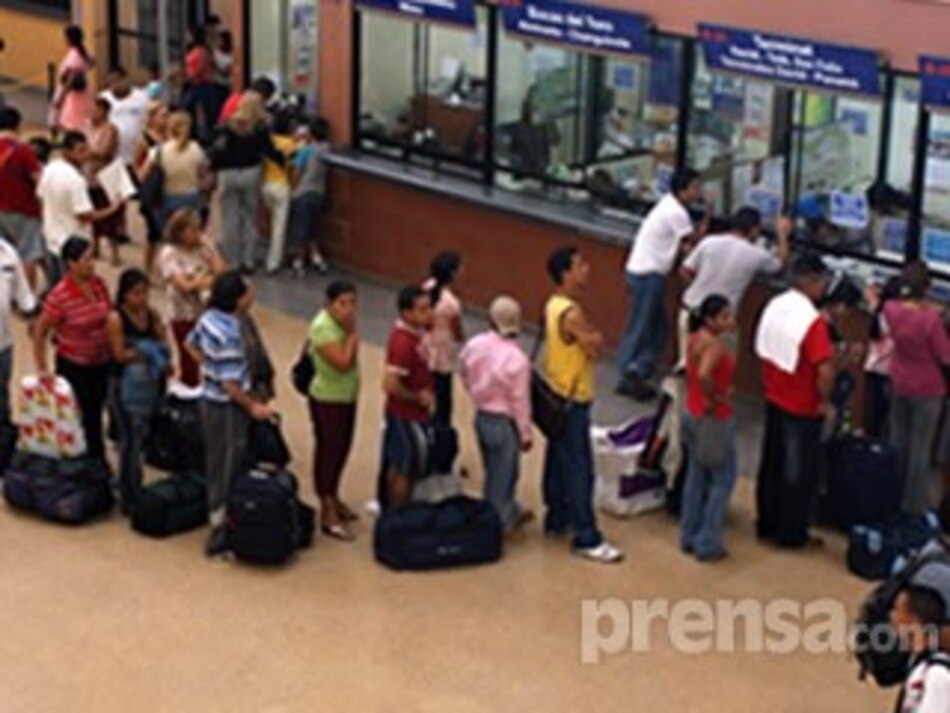 Terminal del transporte, abarrotada por éxodo de fin de año