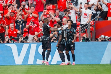 Canadá logra ante Catar su primera victoria mundialista y lamenta lesión de Koné