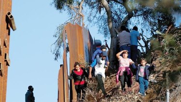 Tragedia revive drama de los menores en línea fronteriza