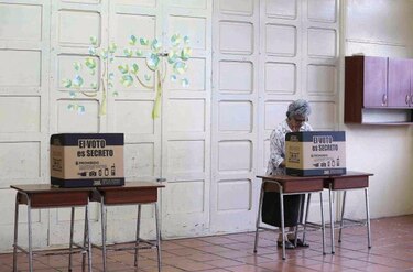 Candidatos ticos quieren evitar la segunda ronda