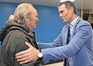 Todos quieren despedirse de Serrat