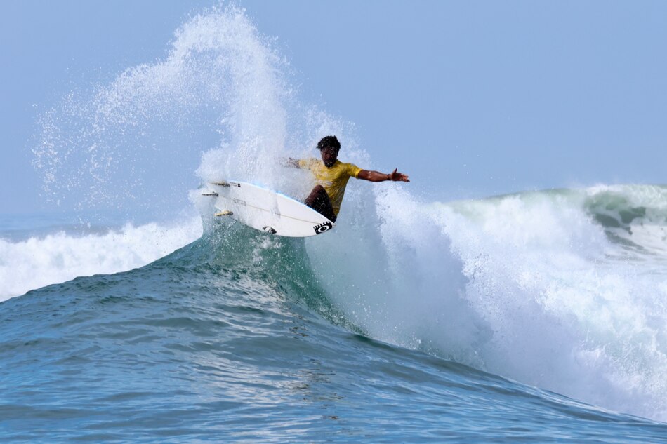 Surfista panameño brilla en El Salvador: Oli Camarena, campeón Alas Pro Tour 2024