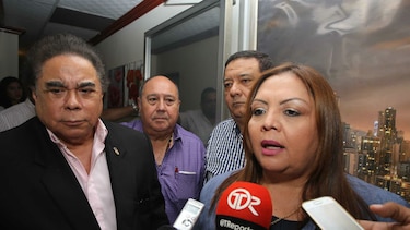 Diputados disidentes piden a la directiva de CD la cabeza de Alma Cortés