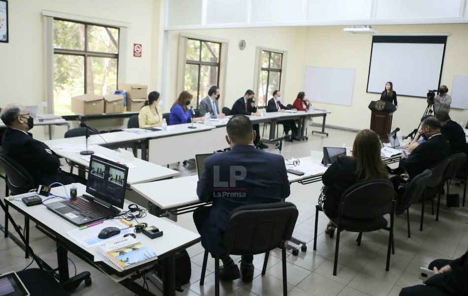 Concluye primera jornada de entrevistas a aspirantes a magistrado de la Corte Suprema