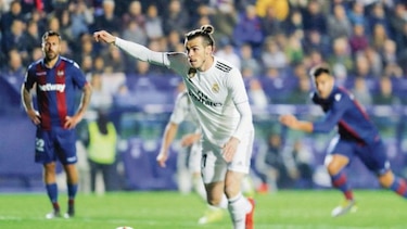 Real Madrid necesitó de dos penales para vencer al Levante y sigue tercero