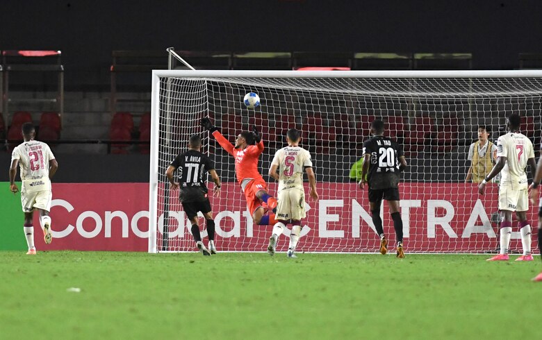 El gol de Ángel Caicedo que silenció al Saprissa en Panamá