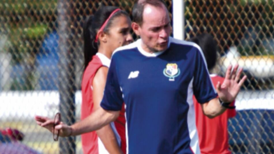 La selección femenina cuenta las horas para su debut