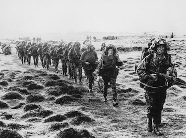 Por qué volvió la tensión entre Argentina e Inglaterra por Malvinas/Falklands 44 años después de la guerra