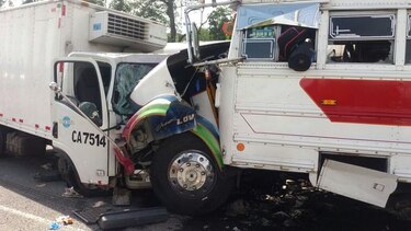 Triple colisión vehicular deja varios heridos en Nuevo San Juan