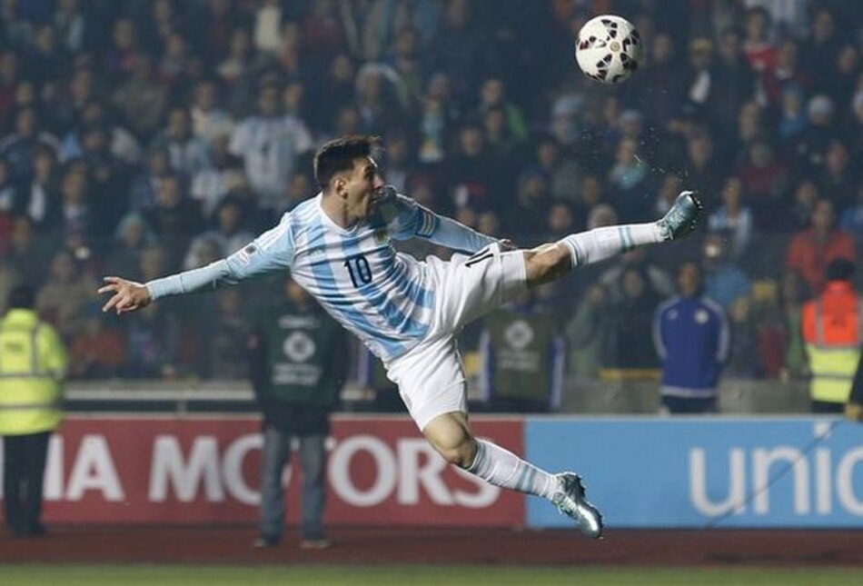 Messi se lastima costillas y zona lumbar en partido amistoso