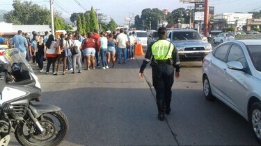Congestionamiento vehicular en la vía Transístmica debido a protesta en Milla 8