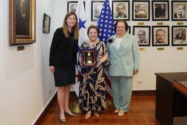 Jefa de la DEA visita Panamá; se reúne con la presidenta de la Corte y el procurador general de la Nación