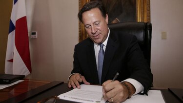 Presidente nombra a tres notarios suplentes