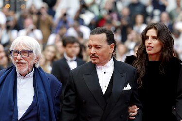 Johnny Depp regresa triunfal a Cannes y eclipsa a Michael Douglas, Palma de Oro de honor