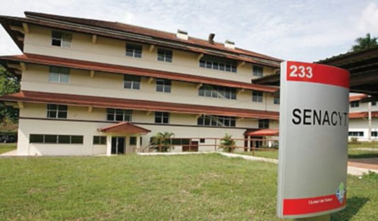 Surgen controversias por becas en el exterior