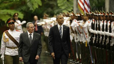 Raúl Castro recibe en el Palacio de la Revolución a Barack Obama