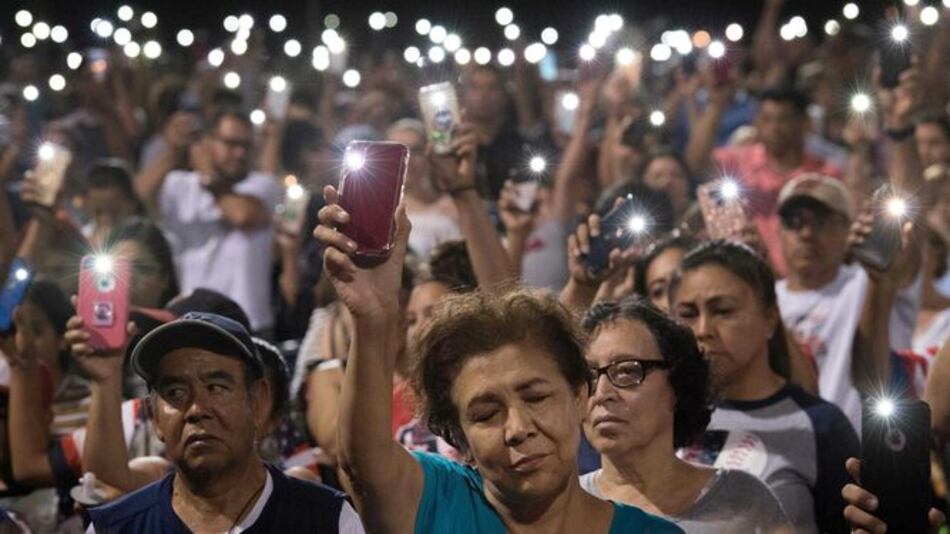 Trump propone un control de armas más estricto vinculado a una reforma migratoria