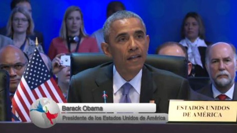 Obama y Castro, juntos en la plenaria: 'Ya era hora'