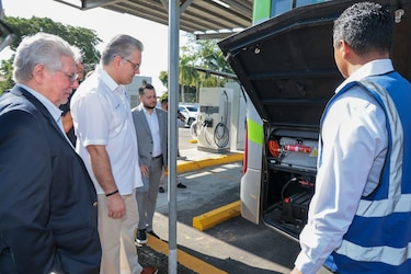Buses eléctricos inician operación, desde Casco Antiguo hasta la zona paga de la 5 de Mayo