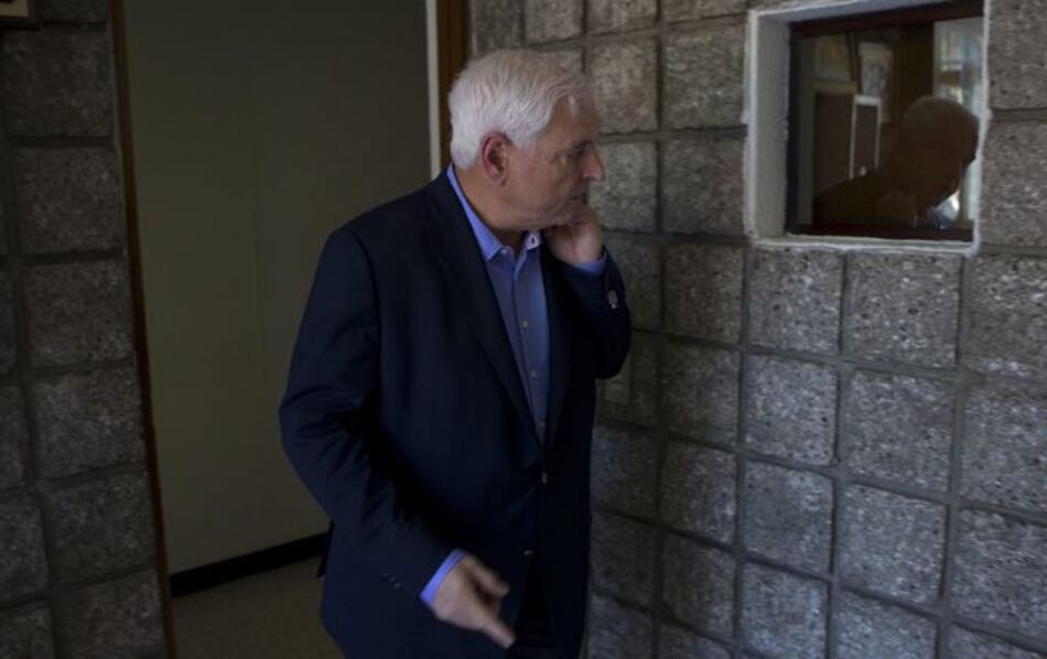 Martinelli otorga amplios poderes a su esposa y hermano