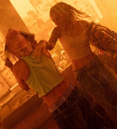 Karol G desata debate con el video de ‘Contigo’: provocación y arte