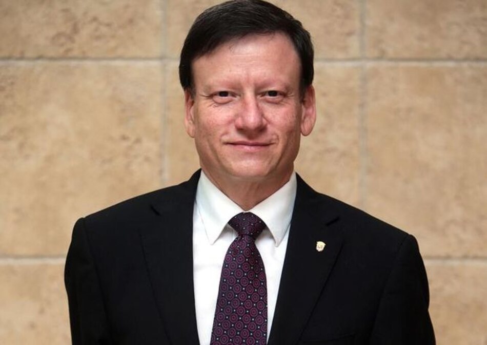 'Los embajadores deben vivir como ricos sin serlo'