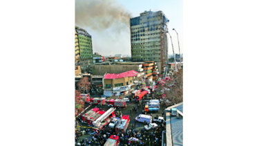 Colapso de edificio mata a 30 bomberos
