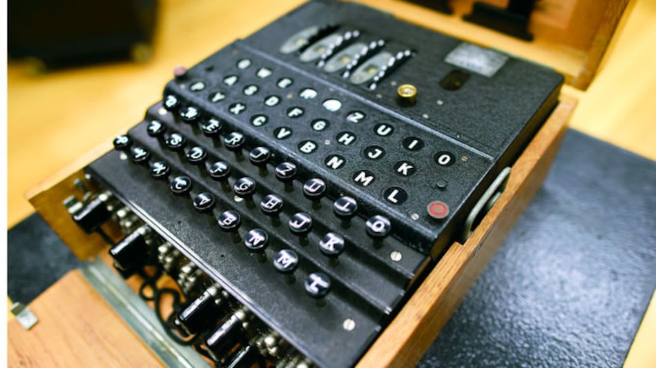 Venta récord por máquina Enigma con pasado nazi