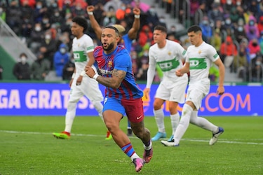 El Barcelona gana en Elche y se afianza en puestos de Champions